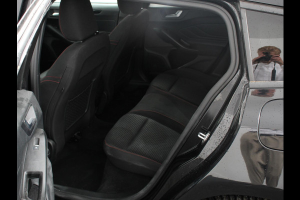 Ford FOCUS Wagon 1.0 EcoBoost Hybrid 155pk Automaat ST Line Navigatie Cruise Control Parkeer sensoren Lichtmetalen Velgen Extra Getint Glas
