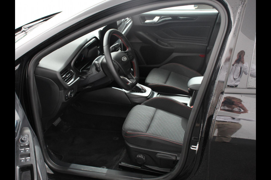 Ford FOCUS Wagon 1.0 EcoBoost Hybrid 155pk Automaat ST Line Navigatie Cruise Control Parkeer sensoren Lichtmetalen Velgen Extra Getint Glas