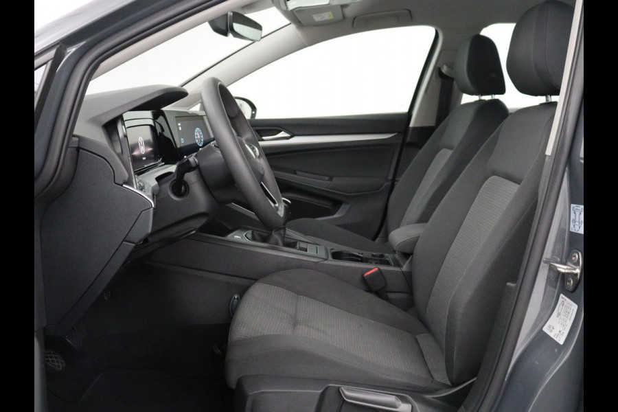 Volkswagen Golf Variant 1.0 TSI Golf | Adaptive cruise | Bluetooth | Virtueel dashboard | Climate control | Park assist | Trekhaak | 17" velgen