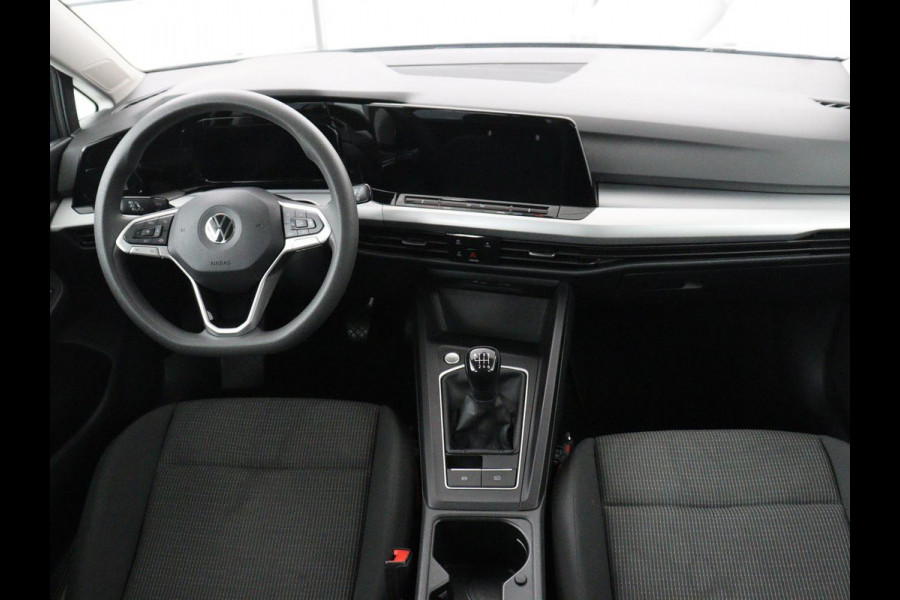 Volkswagen Golf Variant 1.0 TSI Golf | Adaptive cruise | Bluetooth | Virtueel dashboard | Climate control | Park assist | Trekhaak | 17" velgen