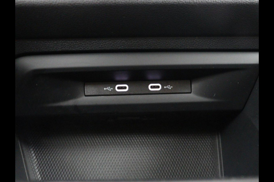 Volkswagen Golf Variant 1.0 TSI Golf | Adaptive cruise | Bluetooth | Virtueel dashboard | Climate control | Park assist | Trekhaak | 17" velgen