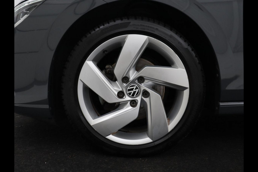 Volkswagen Golf Variant 1.0 TSI Golf | Adaptive cruise | Bluetooth | Virtueel dashboard | Climate control | Park assist | Trekhaak | 17" velgen