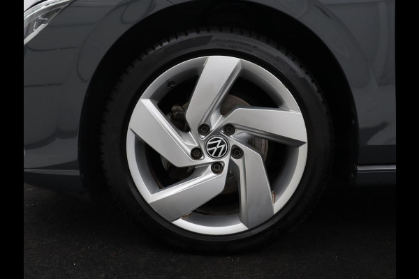 Volkswagen Golf Variant 1.0 TSI Golf | Adaptive cruise | Bluetooth | Virtueel dashboard | Climate control | Park assist | Trekhaak | 17" velgen