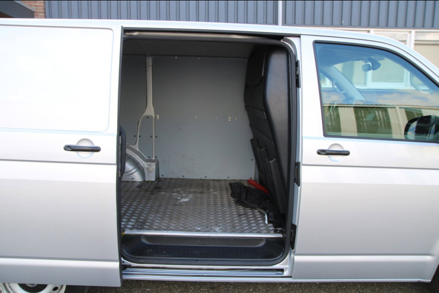 Volkswagen Transporter 2.0 TDI L1H1 30 / 3-Pers. / AppConnect / Nw Model