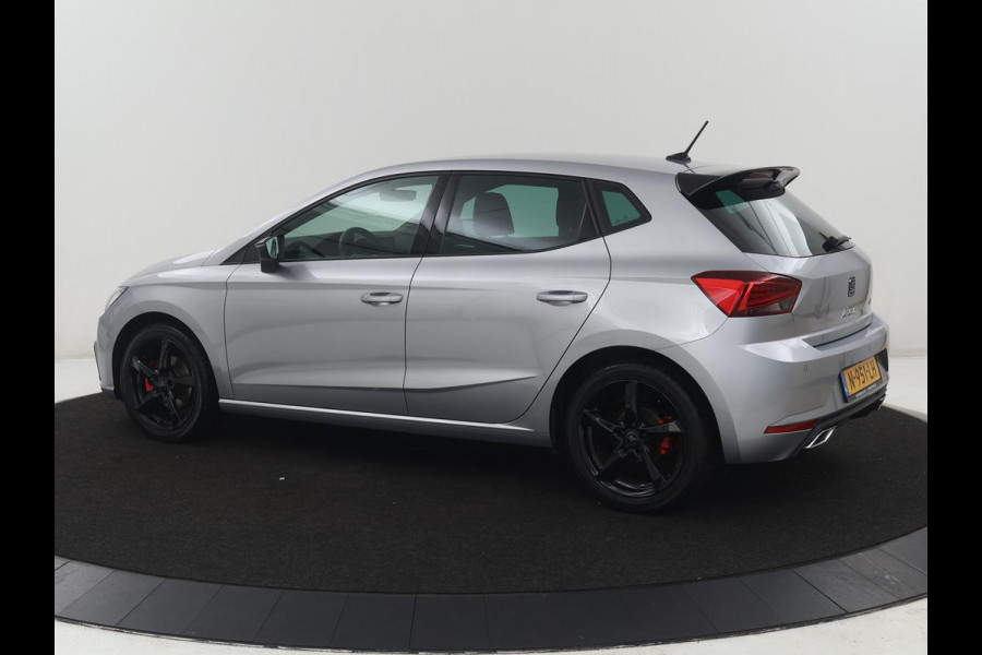 Seat Ibiza 1.0 EcoTSI FR Business Intense | Leder/alcantara | Adaptive cruise | Stoelverwarming | Carplay | Camera | Park assist | Climate control | Virtueel dashboard | 17" velgen