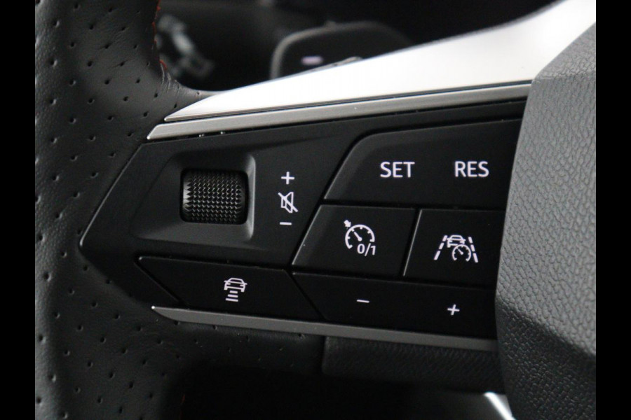 Seat Ibiza 1.0 EcoTSI FR Business Intense | Leder/alcantara | Adaptive cruise | Stoelverwarming | Carplay | Camera | Park assist | Climate control | Virtueel dashboard | 17" velgen