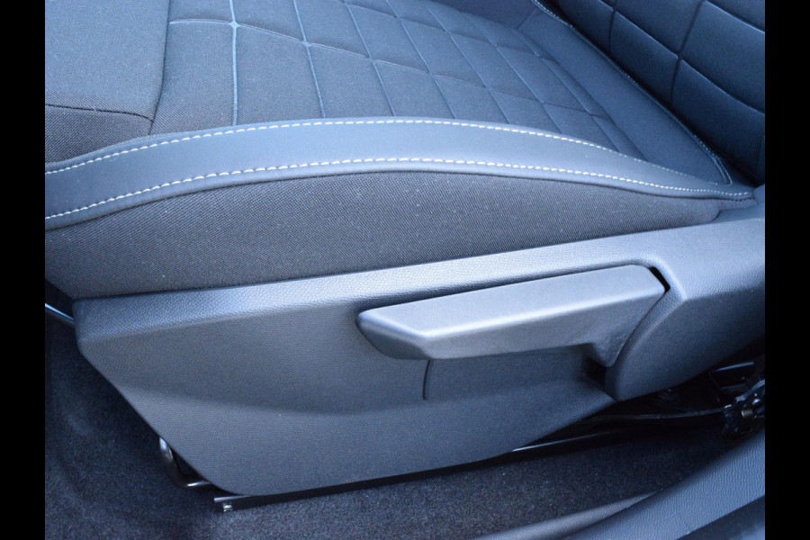 Citroën C3 1.2 Hybrid 110pk MAX | AUTOMAAT | WIT DAK | PARKEERSENSOREN MET CAMERA | CLIMATE CONTROL | NAVI | CARPLAY