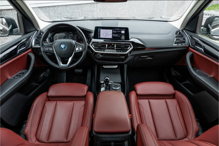 BMW X3 xDrive30e SOH 99% / LED / Camera / All-Season / Carplay /