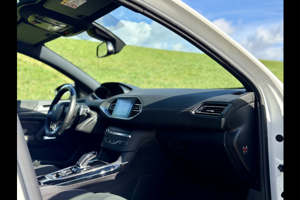 Peugeot 308 SW 1.2 PureTech GT-line Panoramadak | PDC V&A | Camera A | Apple CarPlay / Android Auto | Keyless