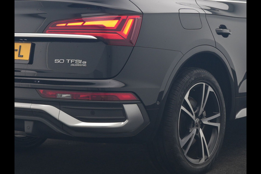 Audi Q5 Sportback 50 TFSI e 2x S Line PHEV 300pk Dealer O.H. | Trekhaak Af Fabriek | Panodak | 360 Camera | Matrix LED | Lederen Sportstoelen Verwarmd | Sfeerverlichting | Cruise Control | Navigatie | DAB | 20"L.M | Plug In Hybrid |