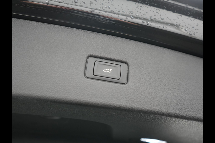 Audi Q5 Sportback 50 TFSI e 2x S Line PHEV 300pk Dealer O.H. | Trekhaak Af Fabriek | Panodak | 360 Camera | Matrix LED | Lederen Sportstoelen Verwarmd | Sfeerverlichting | Cruise Control | Navigatie | DAB | 20"L.M | Plug In Hybrid |