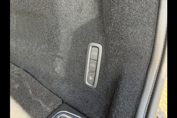 Volvo XC60 2.0 T8 Plug-in hybrid AWD Plus Dark LUCHTVERING| BOWERS & WILKINS| ELEKTRISCHE TREKHAAK| FULL OPTIONS| HEAD-UP DISPLAY| 360 CAMERA| ACHTERBANK VERWARMING| STOEL + STUURVERWARMING