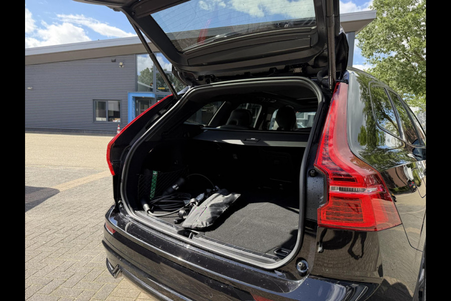 Volvo XC60 2.0 T8 Plug-in hybrid AWD Plus Dark LUCHTVERING| BOWERS & WILKINS| ELEKTRISCHE TREKHAAK| FULL OPTIONS| HEAD-UP DISPLAY| 360 CAMERA| ACHTERBANK VERWARMING| STOEL + STUURVERWARMING