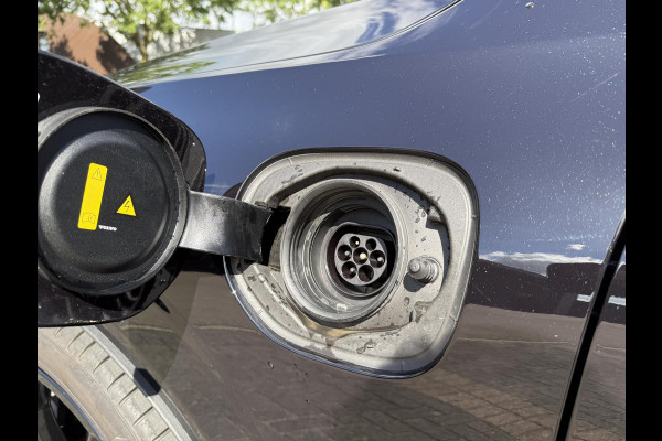 Volvo XC60 2.0 T8 Plug-in hybrid AWD Plus Dark LUCHTVERING| BOWERS & WILKINS| ELEKTRISCHE TREKHAAK| FULL OPTIONS| HEAD-UP DISPLAY| 360 CAMERA| ACHTERBANK VERWARMING| STOEL + STUURVERWARMING