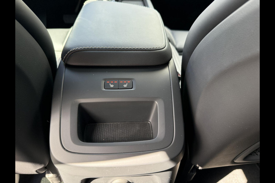 Volvo XC60 2.0 T8 Plug-in hybrid AWD Plus Dark LUCHTVERING| BOWERS & WILKINS| ELEKTRISCHE TREKHAAK| FULL OPTIONS| HEAD-UP DISPLAY| 360 CAMERA| ACHTERBANK VERWARMING| STOEL + STUURVERWARMING