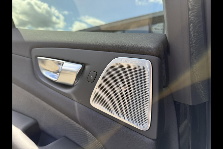Volvo XC60 2.0 T8 Plug-in hybrid AWD Plus Dark LUCHTVERING| BOWERS & WILKINS| ELEKTRISCHE TREKHAAK| FULL OPTIONS| HEAD-UP DISPLAY| 360 CAMERA| ACHTERBANK VERWARMING| STOEL + STUURVERWARMING
