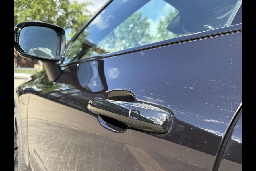 Volvo XC60 2.0 T8 Plug-in hybrid AWD Plus Dark LUCHTVERING| BOWERS & WILKINS| ELEKTRISCHE TREKHAAK| FULL OPTIONS| HEAD-UP DISPLAY| 360 CAMERA| ACHTERBANK VERWARMING| STOEL + STUURVERWARMING