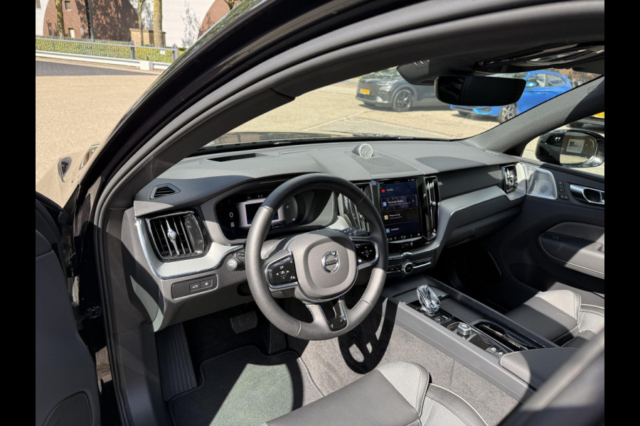 Volvo XC60 2.0 T8 Plug-in hybrid AWD Plus Dark LUCHTVERING| BOWERS & WILKINS| ELEKTRISCHE TREKHAAK| FULL OPTIONS| HEAD-UP DISPLAY| 360 CAMERA| ACHTERBANK VERWARMING| STOEL + STUURVERWARMING