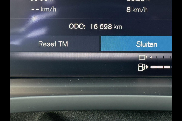 Volvo XC60 2.0 T8 Plug-in hybrid AWD Plus Dark LUCHTVERING| BOWERS & WILKINS| ELEKTRISCHE TREKHAAK| FULL OPTIONS| HEAD-UP DISPLAY| 360 CAMERA| ACHTERBANK VERWARMING| STOEL + STUURVERWARMING
