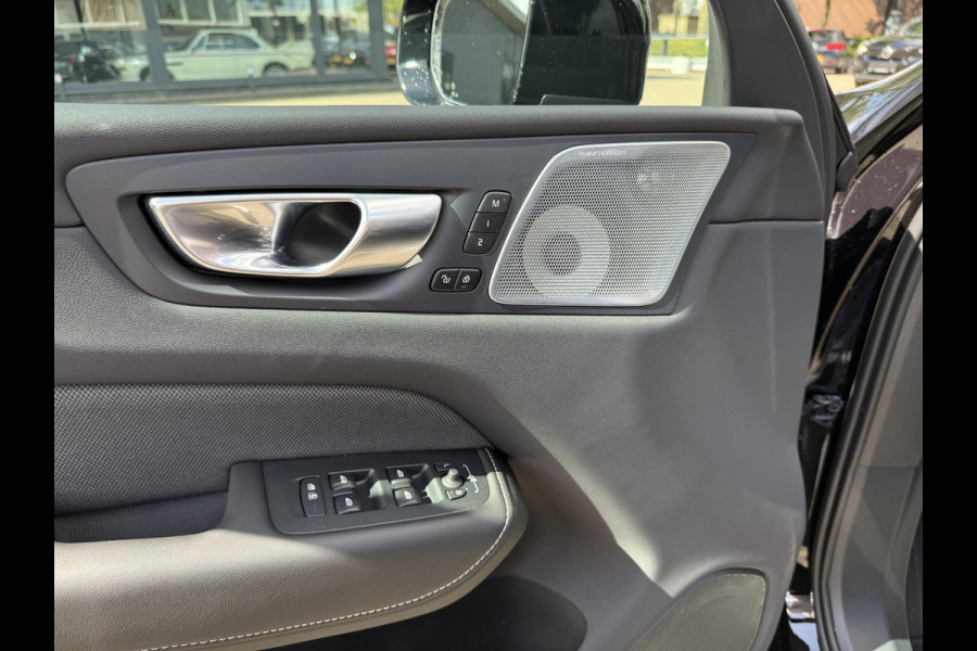 Volvo XC60 2.0 T8 Plug-in hybrid AWD Plus Dark LUCHTVERING| BOWERS & WILKINS| ELEKTRISCHE TREKHAAK| FULL OPTIONS| HEAD-UP DISPLAY| 360 CAMERA| ACHTERBANK VERWARMING| STOEL + STUURVERWARMING
