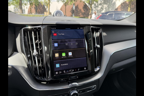 Volvo XC60 2.0 T8 Plug-in hybrid AWD Plus Dark LUCHTVERING| BOWERS & WILKINS| ELEKTRISCHE TREKHAAK| FULL OPTIONS| HEAD-UP DISPLAY| 360 CAMERA| ACHTERBANK VERWARMING| STOEL + STUURVERWARMING
