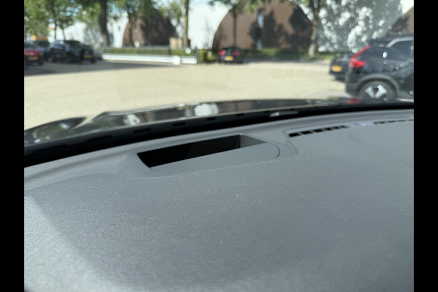 Volvo XC60 2.0 T8 Plug-in hybrid AWD Plus Dark LUCHTVERING| BOWERS & WILKINS| ELEKTRISCHE TREKHAAK| FULL OPTIONS| HEAD-UP DISPLAY| 360 CAMERA| ACHTERBANK VERWARMING| STOEL + STUURVERWARMING