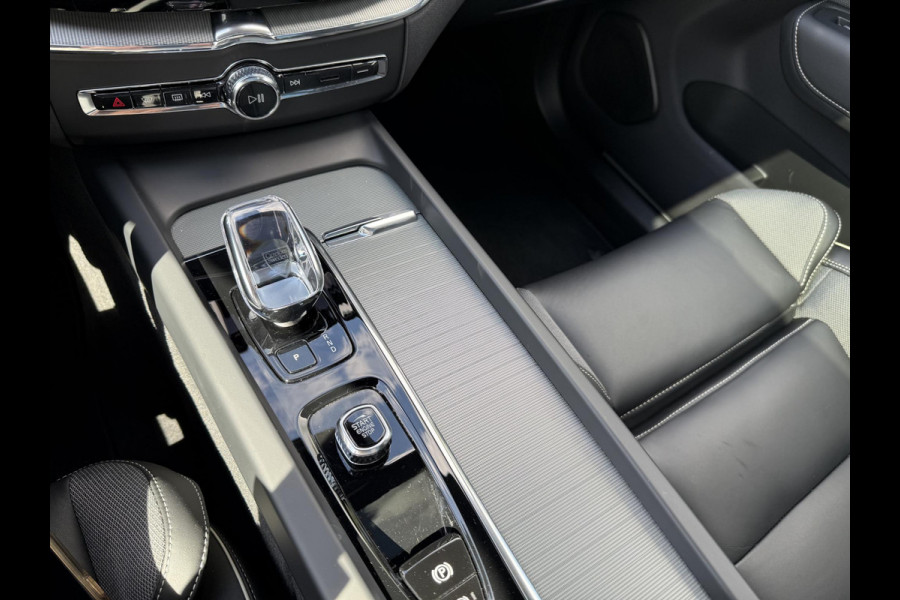 Volvo XC60 2.0 T8 Plug-in hybrid AWD Plus Dark LUCHTVERING| BOWERS & WILKINS| ELEKTRISCHE TREKHAAK| FULL OPTIONS| HEAD-UP DISPLAY| 360 CAMERA| ACHTERBANK VERWARMING| STOEL + STUURVERWARMING