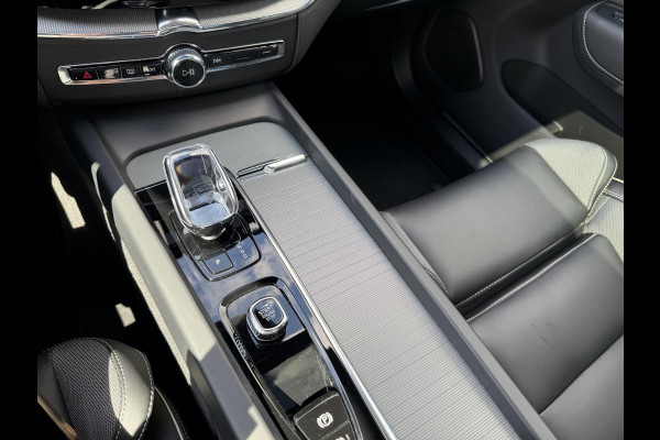 Volvo XC60 2.0 T8 Plug-in hybrid AWD Plus Dark LUCHTVERING| BOWERS & WILKINS| ELEKTRISCHE TREKHAAK| FULL OPTIONS| HEAD-UP DISPLAY| 360 CAMERA| ACHTERBANK VERWARMING| STOEL + STUURVERWARMING