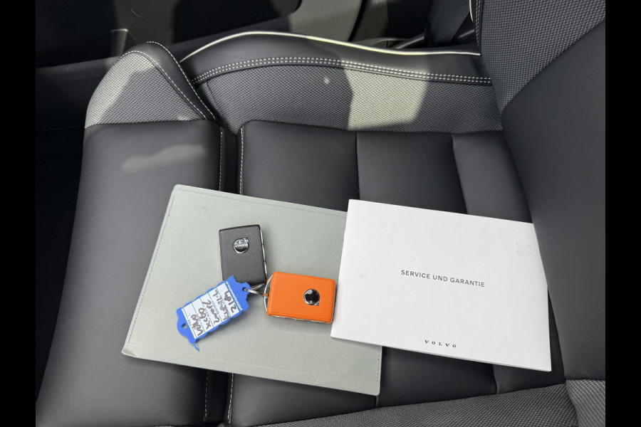 Volvo XC60 2.0 T8 Plug-in hybrid AWD Plus Dark LUCHTVERING| BOWERS & WILKINS| ELEKTRISCHE TREKHAAK| FULL OPTIONS| HEAD-UP DISPLAY| 360 CAMERA| ACHTERBANK VERWARMING| STOEL + STUURVERWARMING