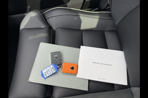 Volvo XC60 2.0 T8 Plug-in hybrid AWD Plus Dark LUCHTVERING| BOWERS & WILKINS| ELEKTRISCHE TREKHAAK| FULL OPTIONS| HEAD-UP DISPLAY| 360 CAMERA| ACHTERBANK VERWARMING| STOEL + STUURVERWARMING
