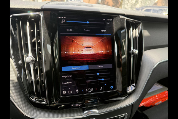 Volvo XC60 2.0 T8 Plug-in hybrid AWD Plus Dark LUCHTVERING| BOWERS & WILKINS| ELEKTRISCHE TREKHAAK| FULL OPTIONS| HEAD-UP DISPLAY| 360 CAMERA| ACHTERBANK VERWARMING| STOEL + STUURVERWARMING