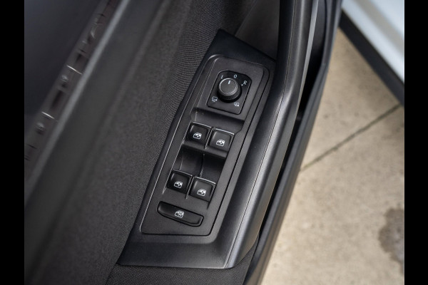 Volkswagen T-Roc 1.5 TSI 150pk R-Line | Trekhaak | Camera | Adaptive Cruise