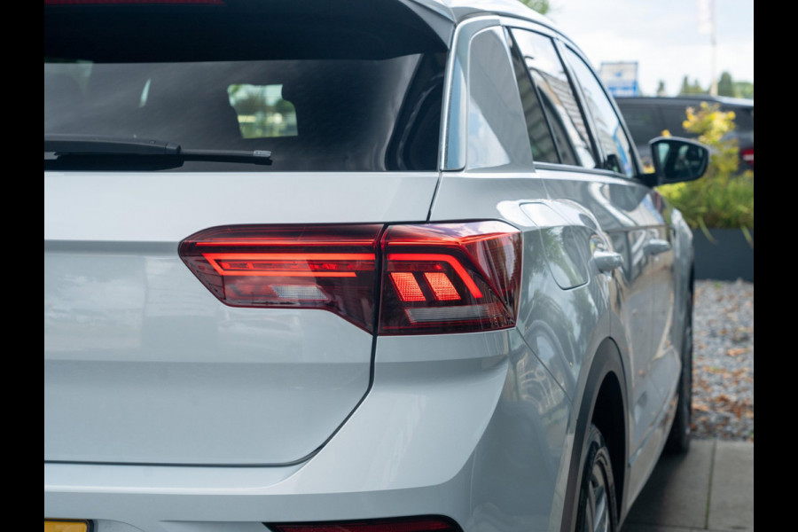 Volkswagen T-Roc 1.5 TSI 150pk R-Line | Trekhaak | Camera | Adaptive Cruise