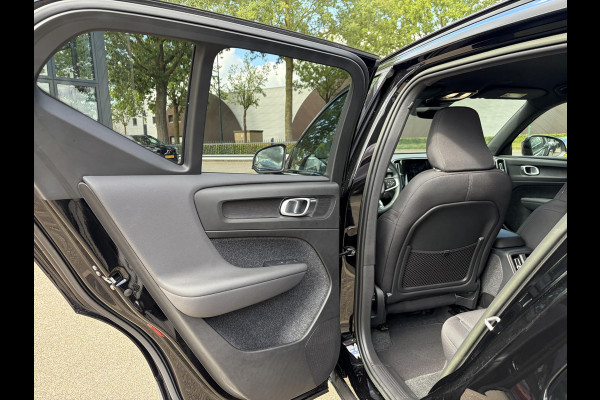 Volvo XC40 Recharge Plus SOH 92%| PILOT ASSIST ACC| ELEKTRISCHE ACHTERKLEP| DODE HOEK SENSOR |WARMTEPOMP| STOEL + STUURVERWARMING| ACHTERUITRIJCAMERA| RIJKLAAPRIJS INCL. 12 MND BOVAG GARANTIE|
