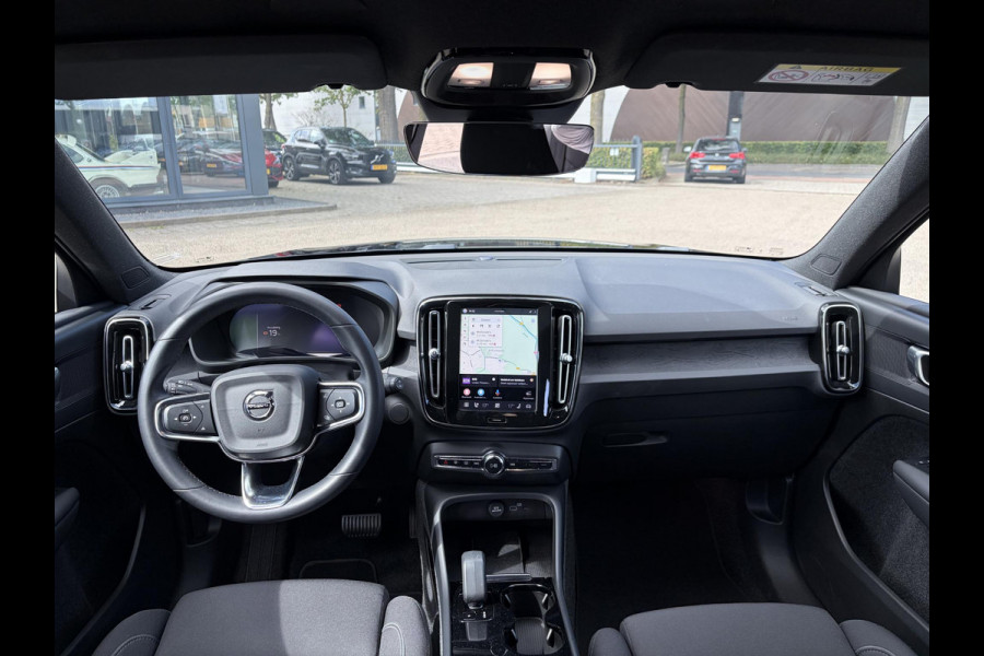 Volvo XC40 Recharge Plus SOH 92%| PILOT ASSIST ACC| ELEKTRISCHE ACHTERKLEP| DODE HOEK SENSOR |WARMTEPOMP| STOEL + STUURVERWARMING| ACHTERUITRIJCAMERA| RIJKLAAPRIJS INCL. 12 MND BOVAG GARANTIE|