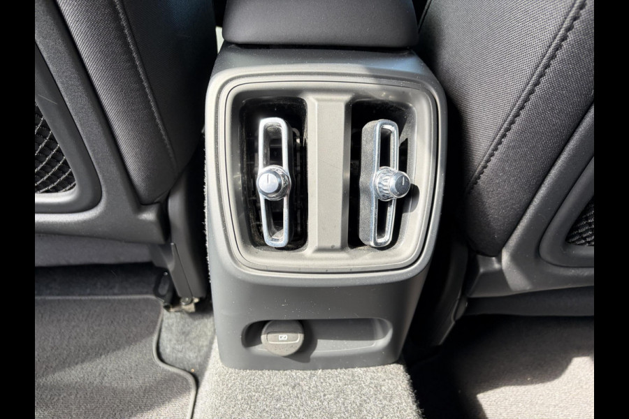 Volvo XC40 Recharge Plus SOH 92%| PILOT ASSIST ACC| ELEKTRISCHE ACHTERKLEP| DODE HOEK SENSOR |WARMTEPOMP| STOEL + STUURVERWARMING| ACHTERUITRIJCAMERA| RIJKLAAPRIJS INCL. 12 MND BOVAG GARANTIE|