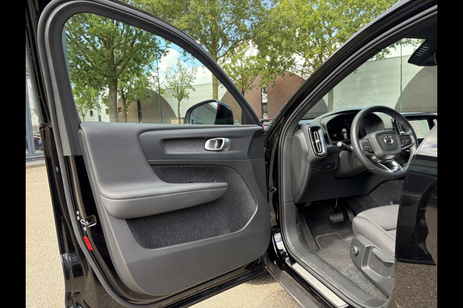 Volvo XC40 Recharge Plus SOH 92%| PILOT ASSIST ACC| ELEKTRISCHE ACHTERKLEP| DODE HOEK SENSOR |WARMTEPOMP| STOEL + STUURVERWARMING| ACHTERUITRIJCAMERA| RIJKLAAPRIJS INCL. 12 MND BOVAG GARANTIE|