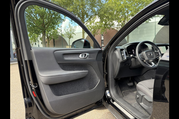 Volvo XC40 Recharge Plus SOH 92%| PILOT ASSIST ACC| ELEKTRISCHE ACHTERKLEP| DODE HOEK SENSOR |WARMTEPOMP| STOEL + STUURVERWARMING| ACHTERUITRIJCAMERA| RIJKLAAPRIJS INCL. 12 MND BOVAG GARANTIE|