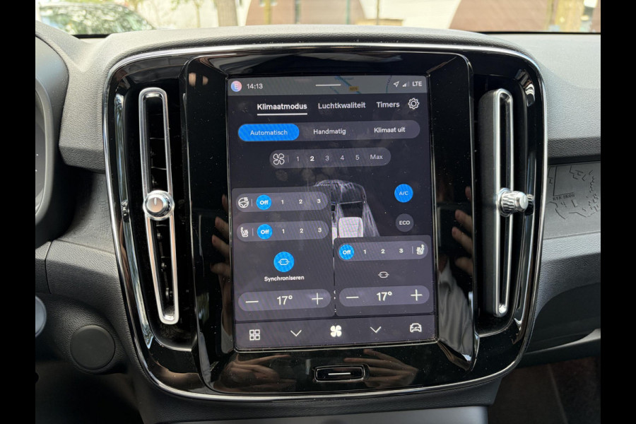 Volvo XC40 Recharge Plus SOH 92%| PILOT ASSIST ACC| ELEKTRISCHE ACHTERKLEP| DODE HOEK SENSOR |WARMTEPOMP| STOEL + STUURVERWARMING| ACHTERUITRIJCAMERA| RIJKLAAPRIJS INCL. 12 MND BOVAG GARANTIE|