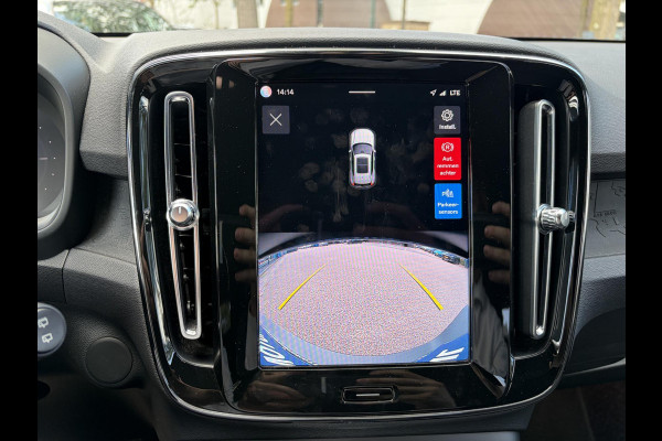 Volvo XC40 Recharge Plus SOH 92%| PILOT ASSIST ACC| ELEKTRISCHE ACHTERKLEP| DODE HOEK SENSOR |WARMTEPOMP| STOEL + STUURVERWARMING| ACHTERUITRIJCAMERA| RIJKLAAPRIJS INCL. 12 MND BOVAG GARANTIE|