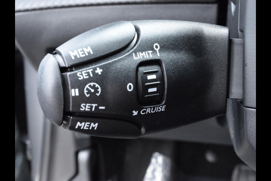 Peugeot 208 1.2 Hybrid 110 e-DCS6 Allure | 110 PK | AUTOMAAT | NAVIGATION PACK | VISION PACK | ACTIEPRIJS!
