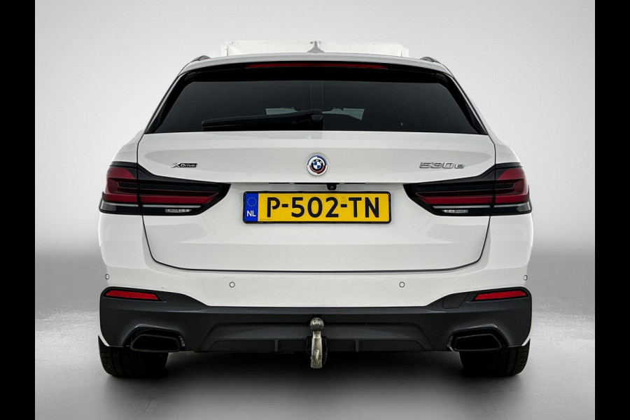 BMW 5 Serie Touring 530e M-Sport / Anniversary / X-Drive / / Harman Kardon / Panoramadak / Massagefunctie / Trekhaak / Leder-Sport / Apk 06-2028