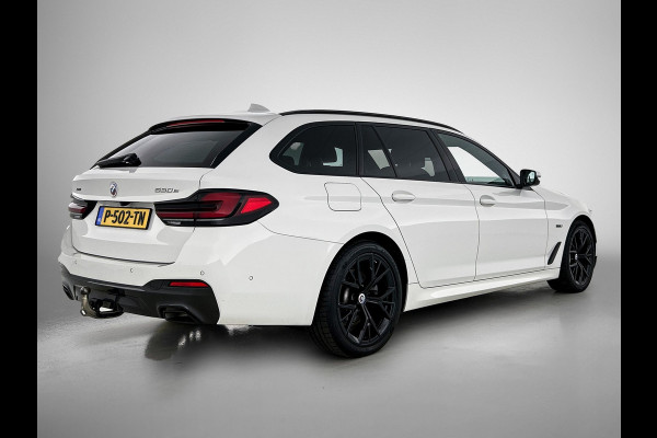 BMW 5 Serie Touring 530e M-Sport / Anniversary / X-Drive / / Harman Kardon / Panoramadak / Massagefunctie / Trekhaak / Leder-Sport / Apk 06-2028