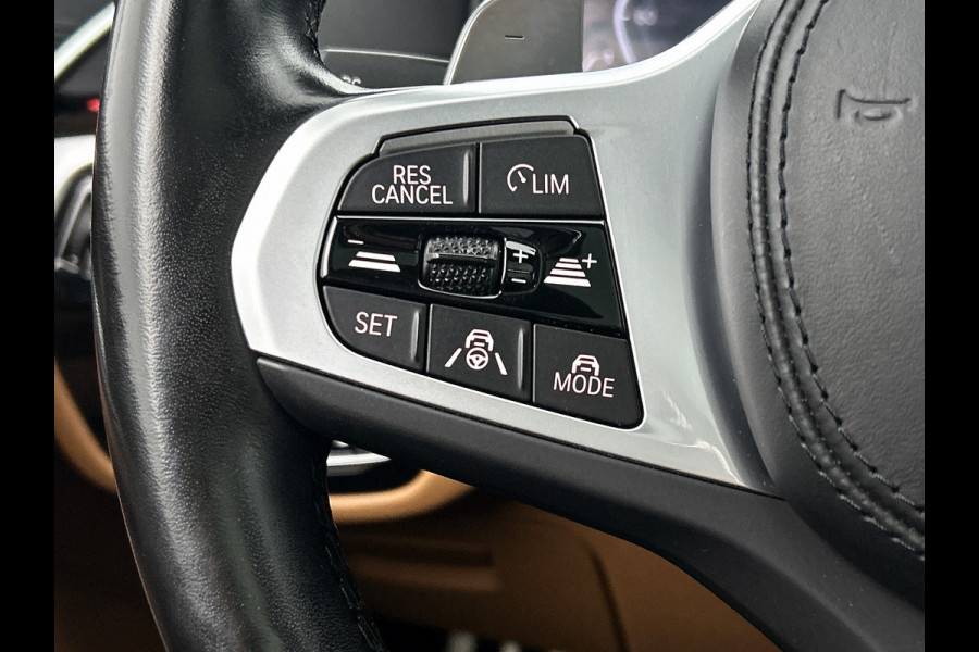BMW 5 Serie Touring 530e M-Sport / Anniversary / X-Drive / / Harman Kardon / Panoramadak / Massagefunctie / Trekhaak / Leder-Sport / Apk 06-2028