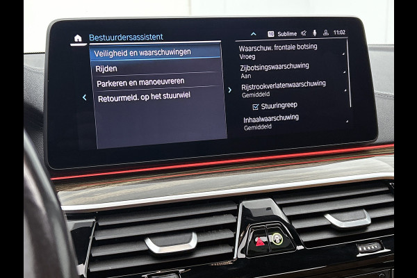 BMW 5 Serie Touring 530e M-Sport / Anniversary / X-Drive / / Harman Kardon / Panoramadak / Massagefunctie / Trekhaak / Leder-Sport / Apk 06-2028