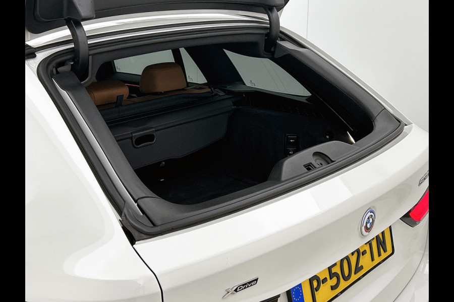 BMW 5 Serie Touring 530e M-Sport / Anniversary / X-Drive / / Harman Kardon / Panoramadak / Massagefunctie / Trekhaak / Leder-Sport / Apk 06-2028