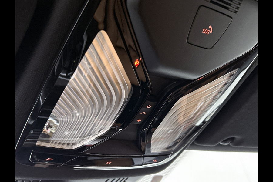 BMW 5 Serie Touring 530e M-Sport / Anniversary / X-Drive / / Harman Kardon / Panoramadak / Massagefunctie / Trekhaak / Leder-Sport / Apk 06-2028
