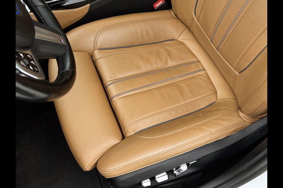 BMW 5 Serie Touring 530e M-Sport / Anniversary / X-Drive / / Harman Kardon / Panoramadak / Massagefunctie / Trekhaak / Leder-Sport / Apk 06-2028