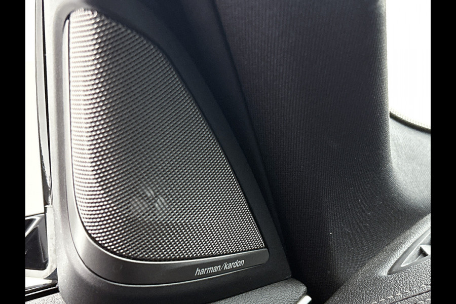 BMW 5 Serie Touring 530e M-Sport / Anniversary / X-Drive / / Harman Kardon / Panoramadak / Massagefunctie / Trekhaak / Leder-Sport / Apk 06-2028