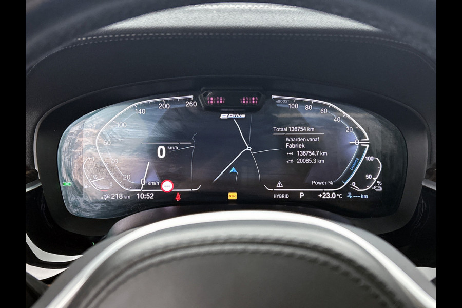 BMW 5 Serie Touring 530e M-Sport / Anniversary / X-Drive / / Harman Kardon / Panoramadak / Massagefunctie / Trekhaak / Leder-Sport / Apk 06-2028